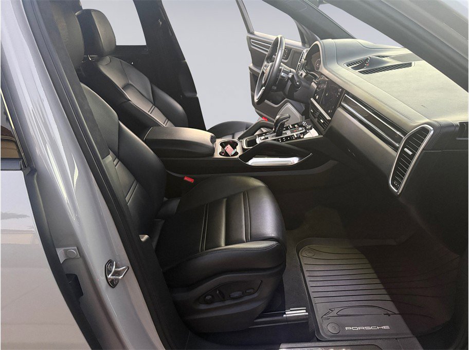 Used 2023 Porsche Cayenne Turbo image 28