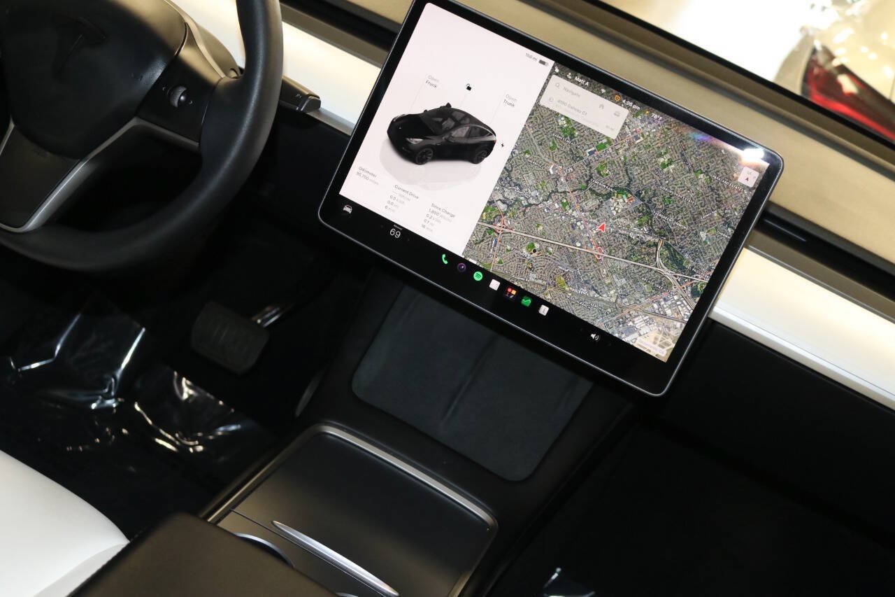 Used 2023 Tesla Model Y Long Range AWD/4WD image 22