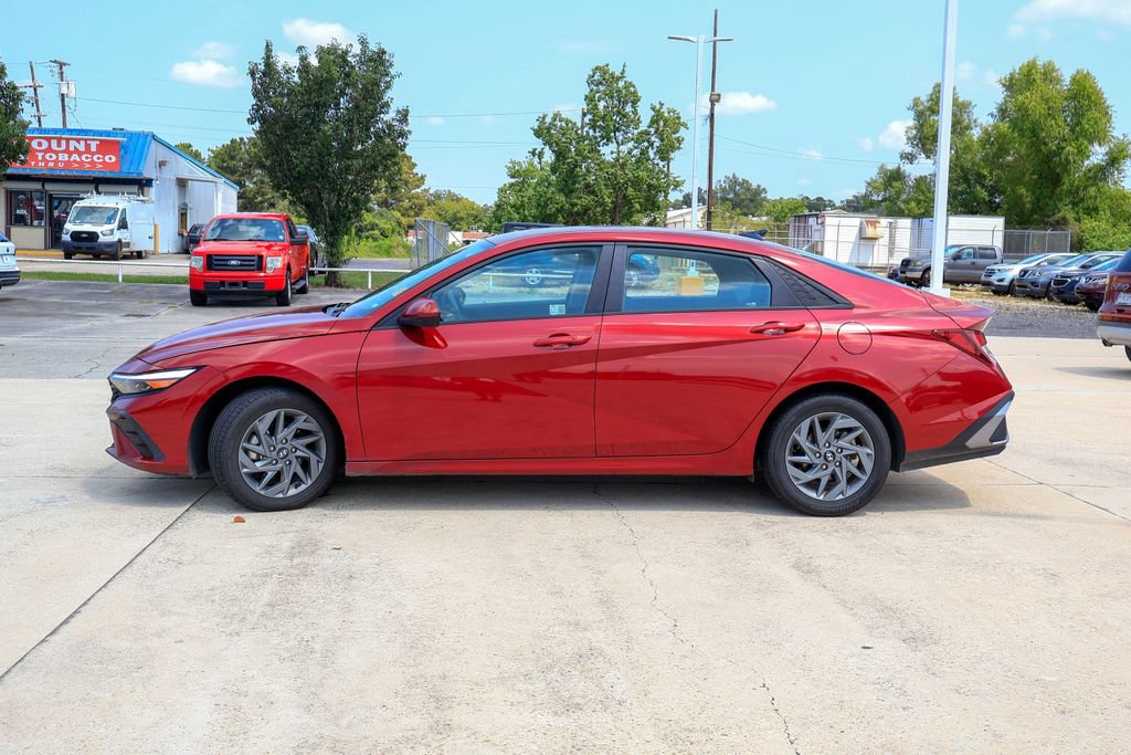 Used 2024 Hyundai Elantra SEL FWD image 24