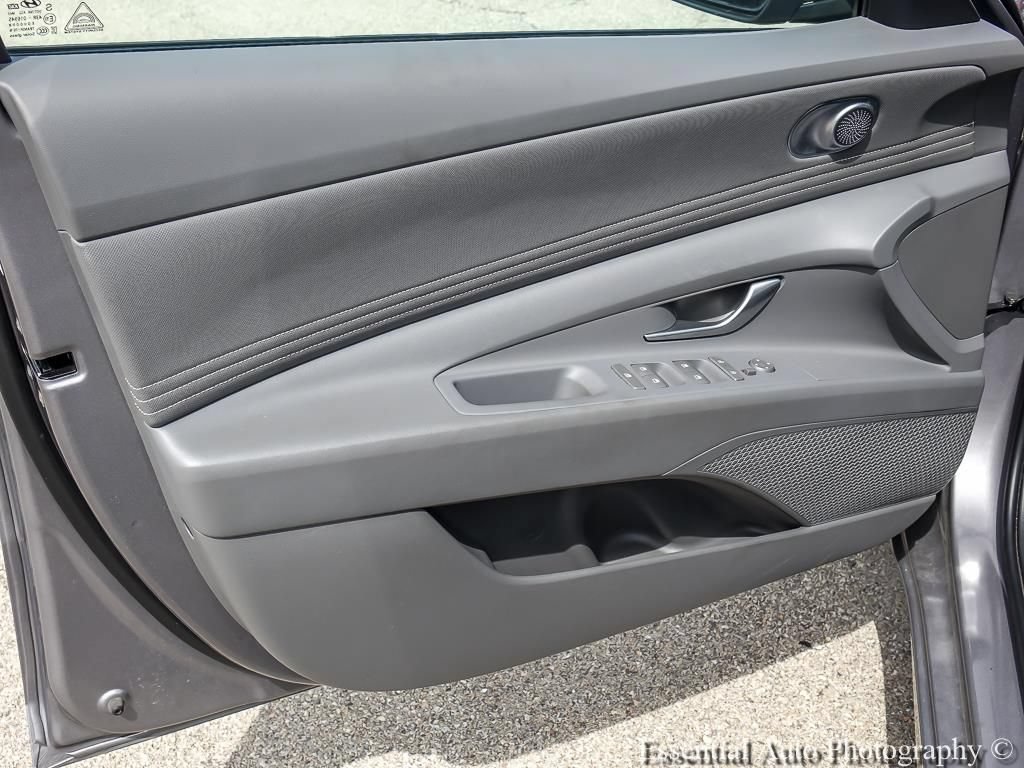 Used 2025 Hyundai Elantra SEL FWD image 22