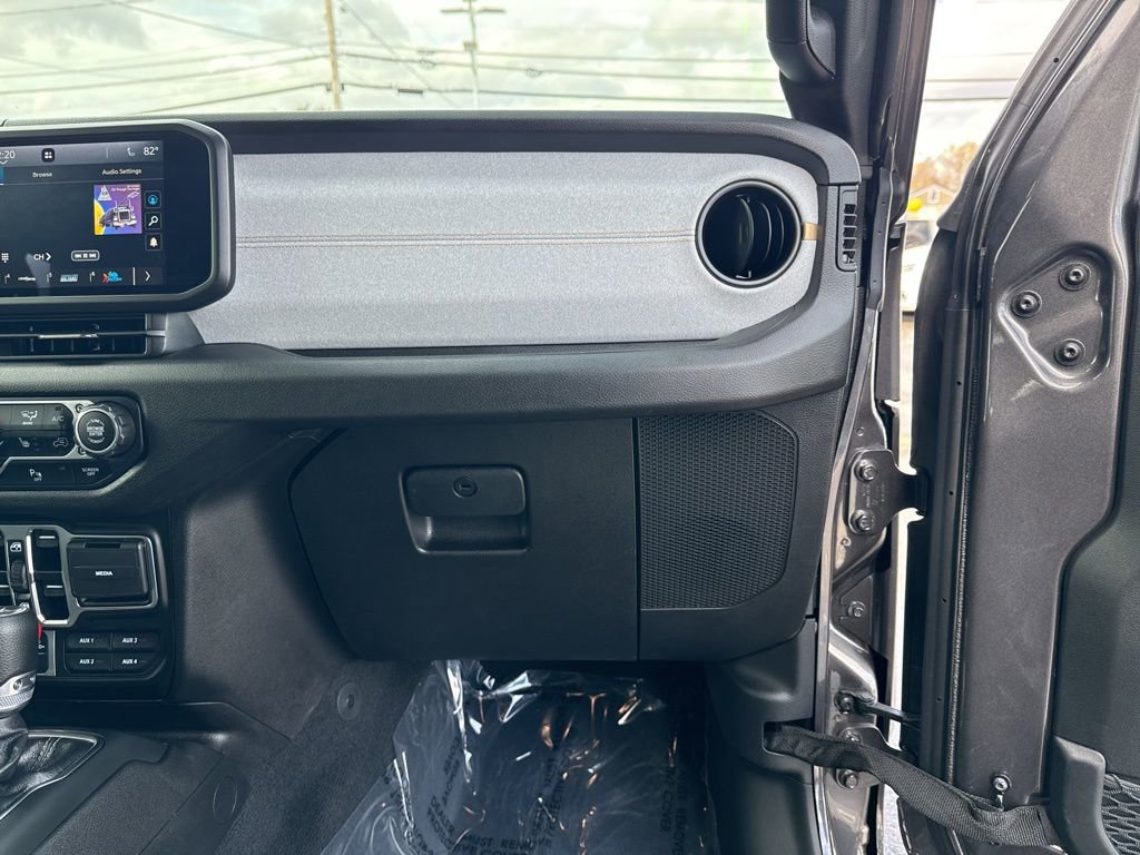 Certified 2025 Jeep Wrangler Willys image 27