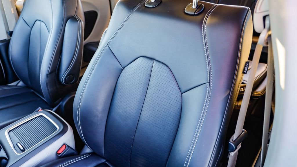 Certified 2024 Chrysler Pacifica Touring-L image 26