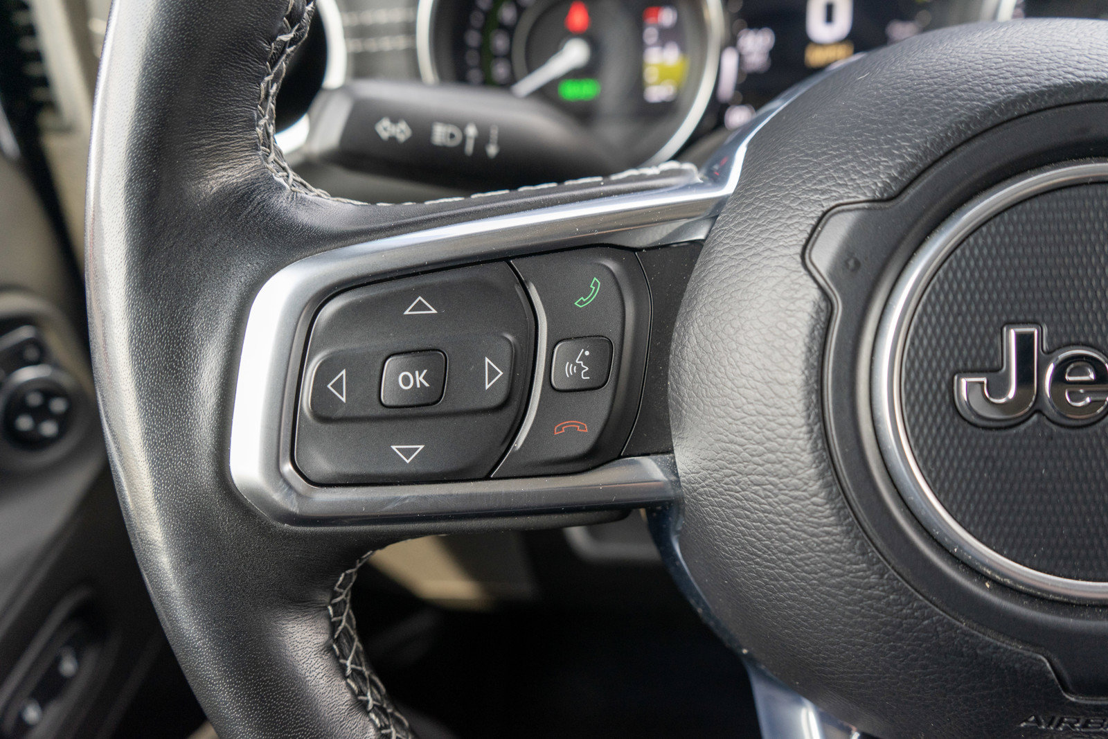 Used 2023 Jeep Wrangler Unlimited Sahara w/ Cold Weather Group AWD/4WD image 24
