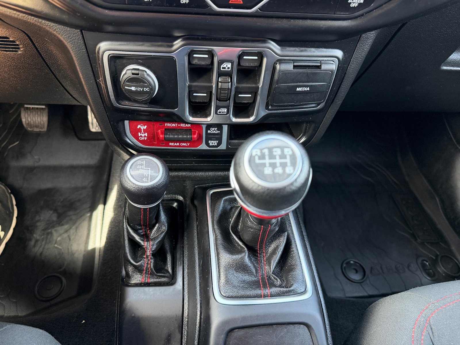 Used 2021 Jeep Wrangler Unlimited Rubicon AWD/4WD image 16