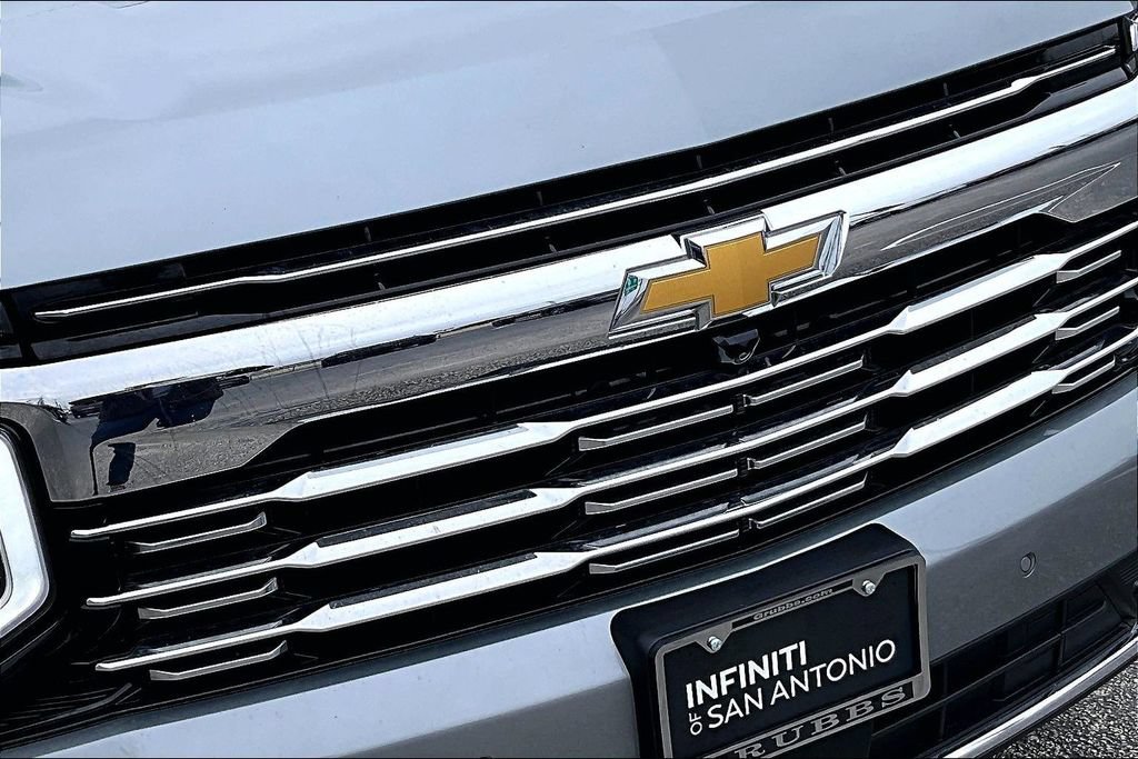 Used 2025 Chevrolet Suburban Premier AWD/4WD image 39