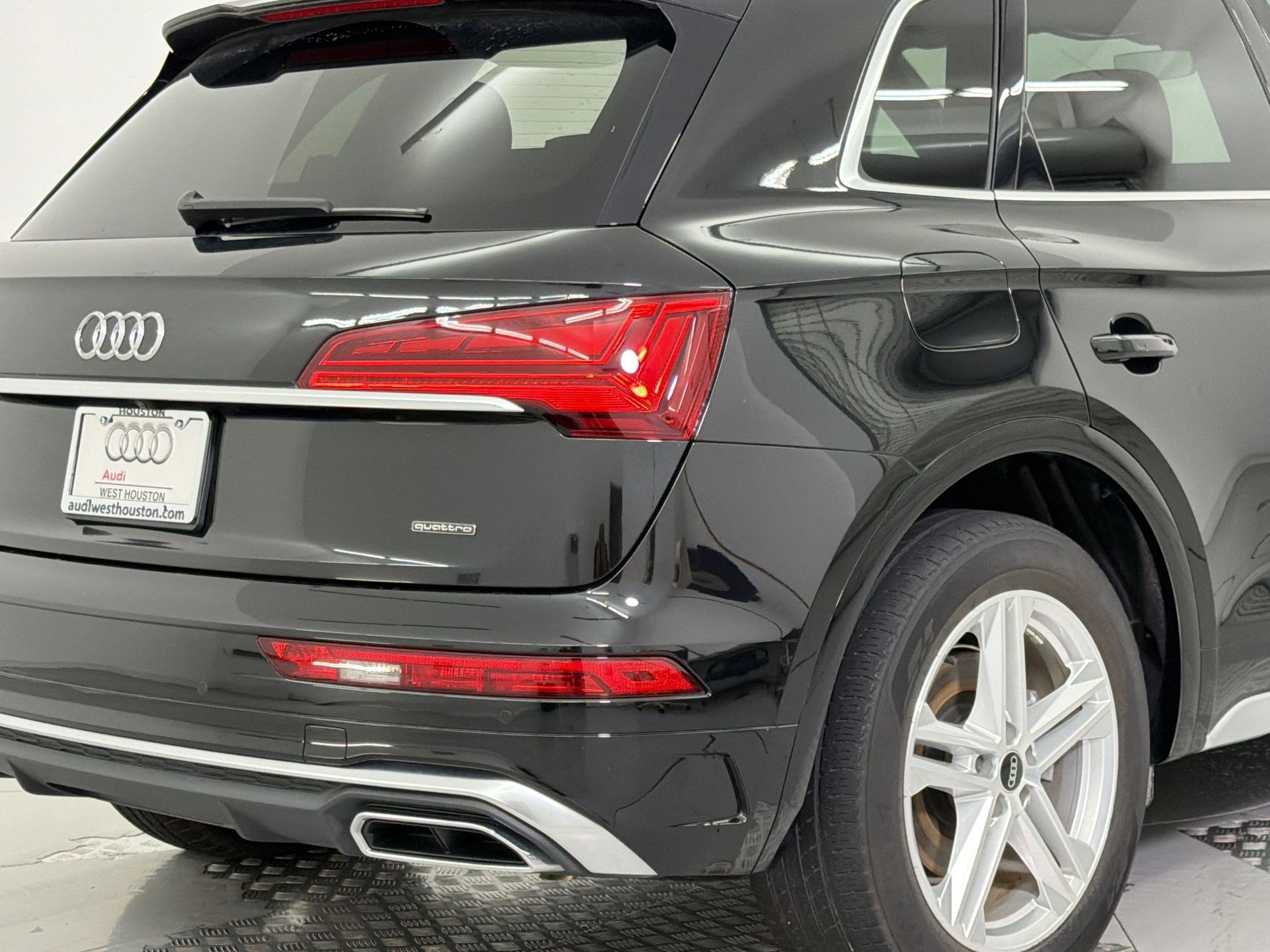 Used 2022 Audi Q5 e Premium Plus w/ Premium Plus Package AWD/4WD image 9