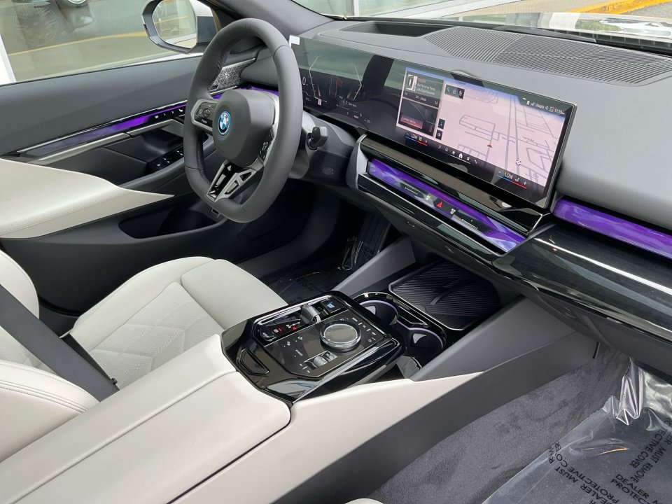 New 2027 BMW i5 xDrive40 w/ M Sport Package AWD/4WD image 32