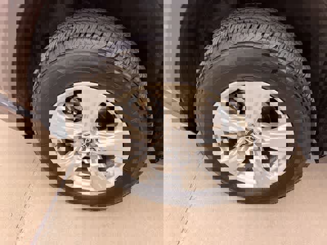 Used 2021 Toyota RAV4 LE AWD/4WD image 9