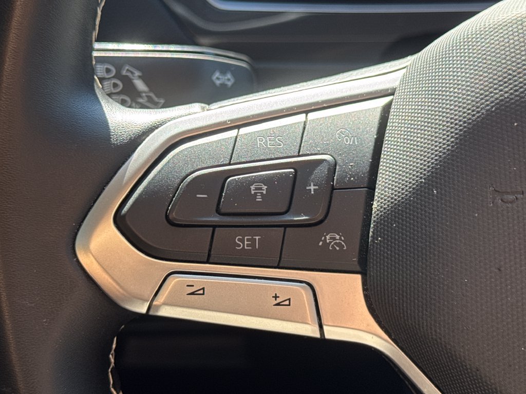 Used 2024 Volkswagen Tiguan SE AWD/4WD image 24