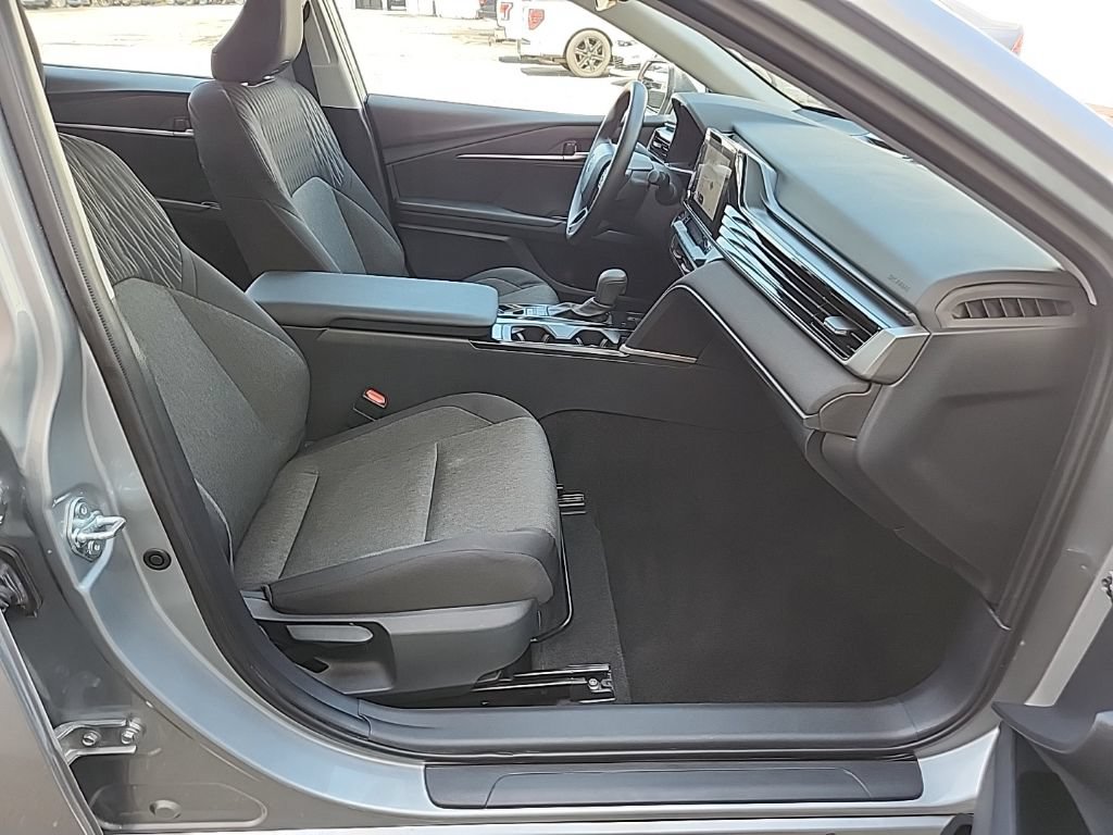 Used 2026 Toyota Camry LE FWD image 33