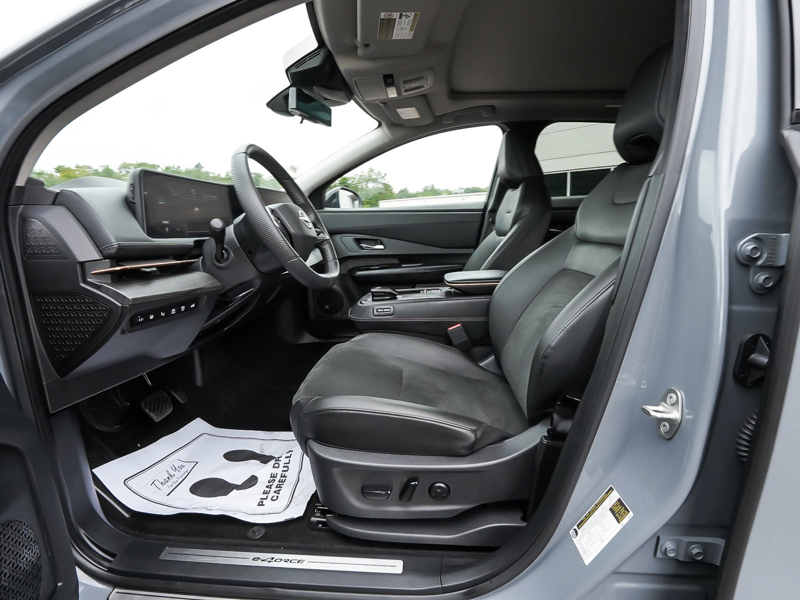 Used 2025 Nissan Ariya AWD image 28