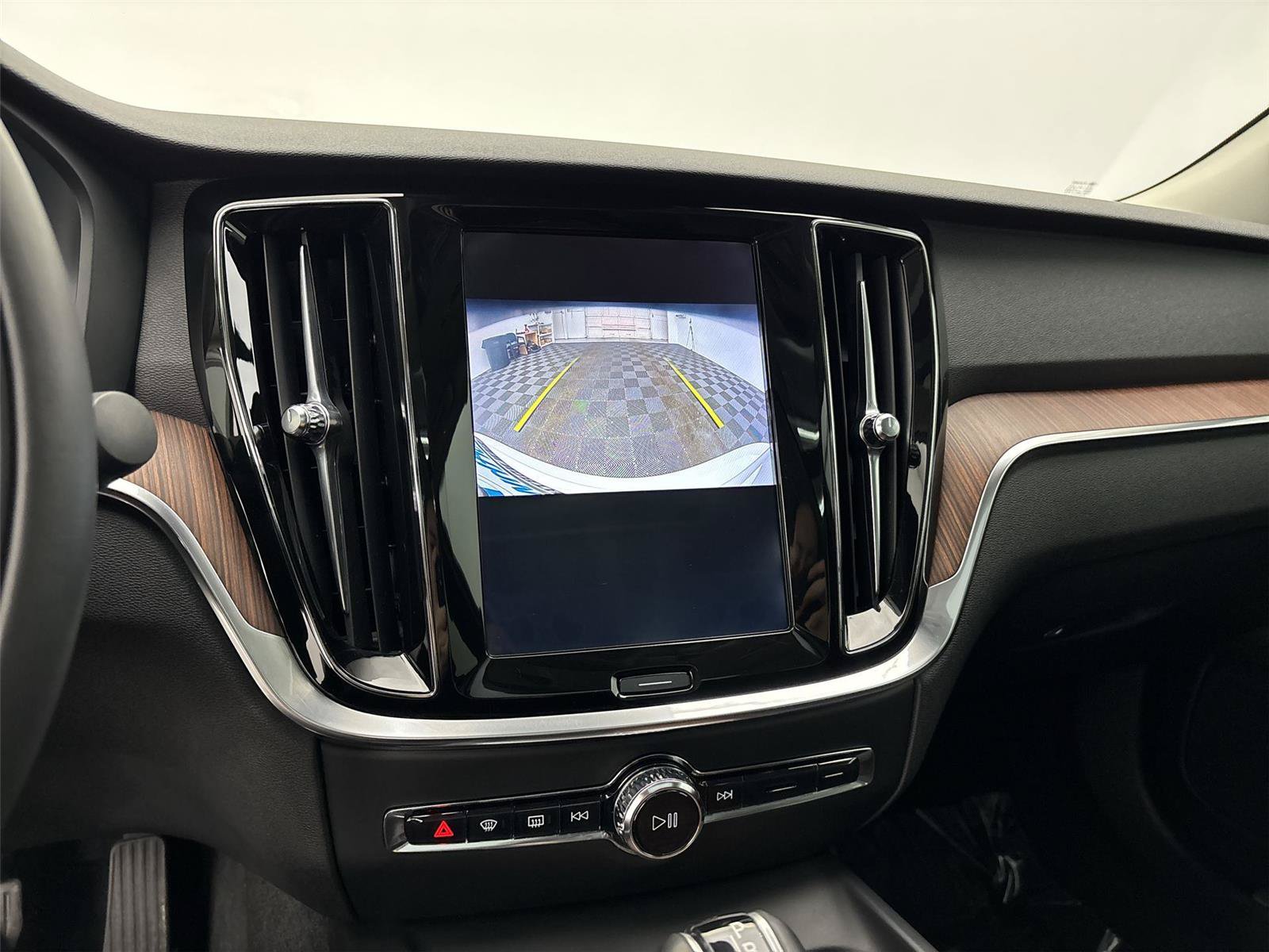 Used 2020 Volvo S60 T5 Momentum FWD image 30