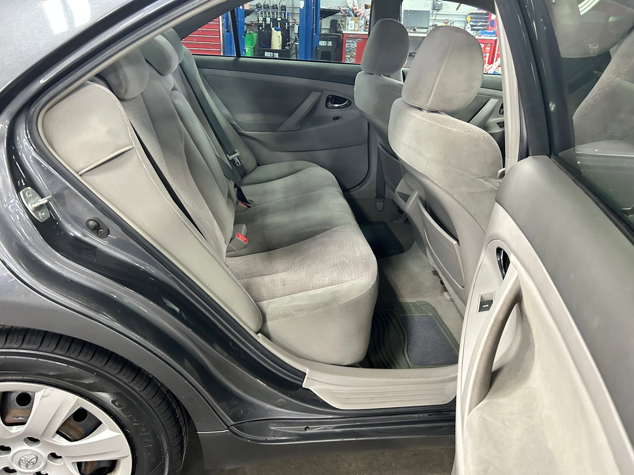 Used 2011 Toyota Camry LE image 25