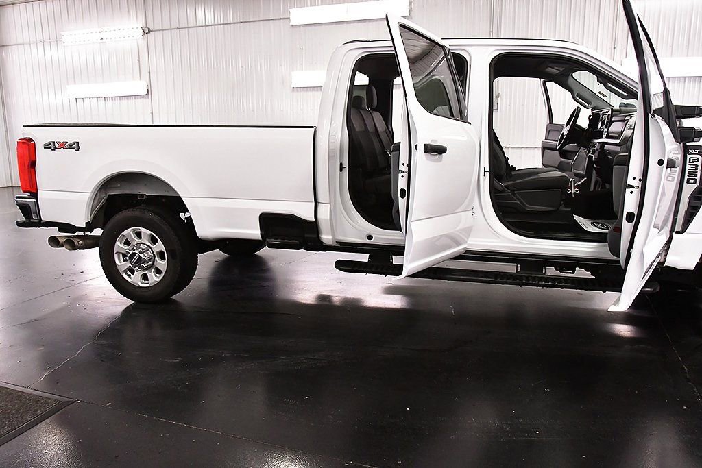 Used 2024 Ford F350 XLT image 33