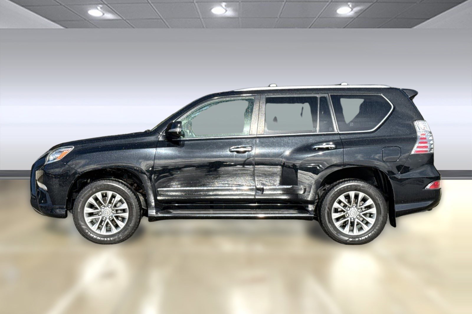 Used 2017 Lexus GX 460 Luxury w/ Preferred Accessory Package image 2