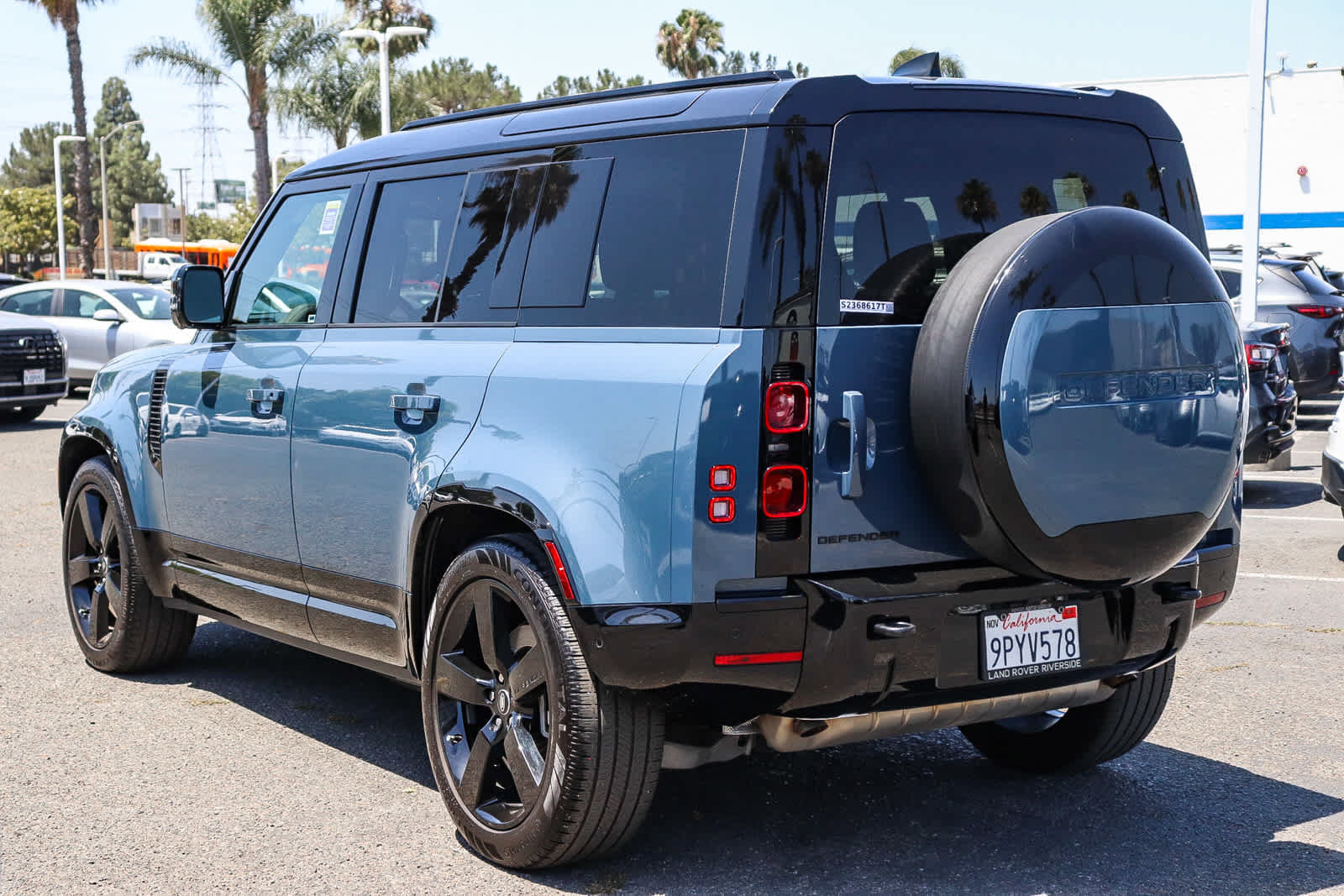 Used 2025 Land Rover Defender 110 X-Dynamic SE AWD/4WD image 9