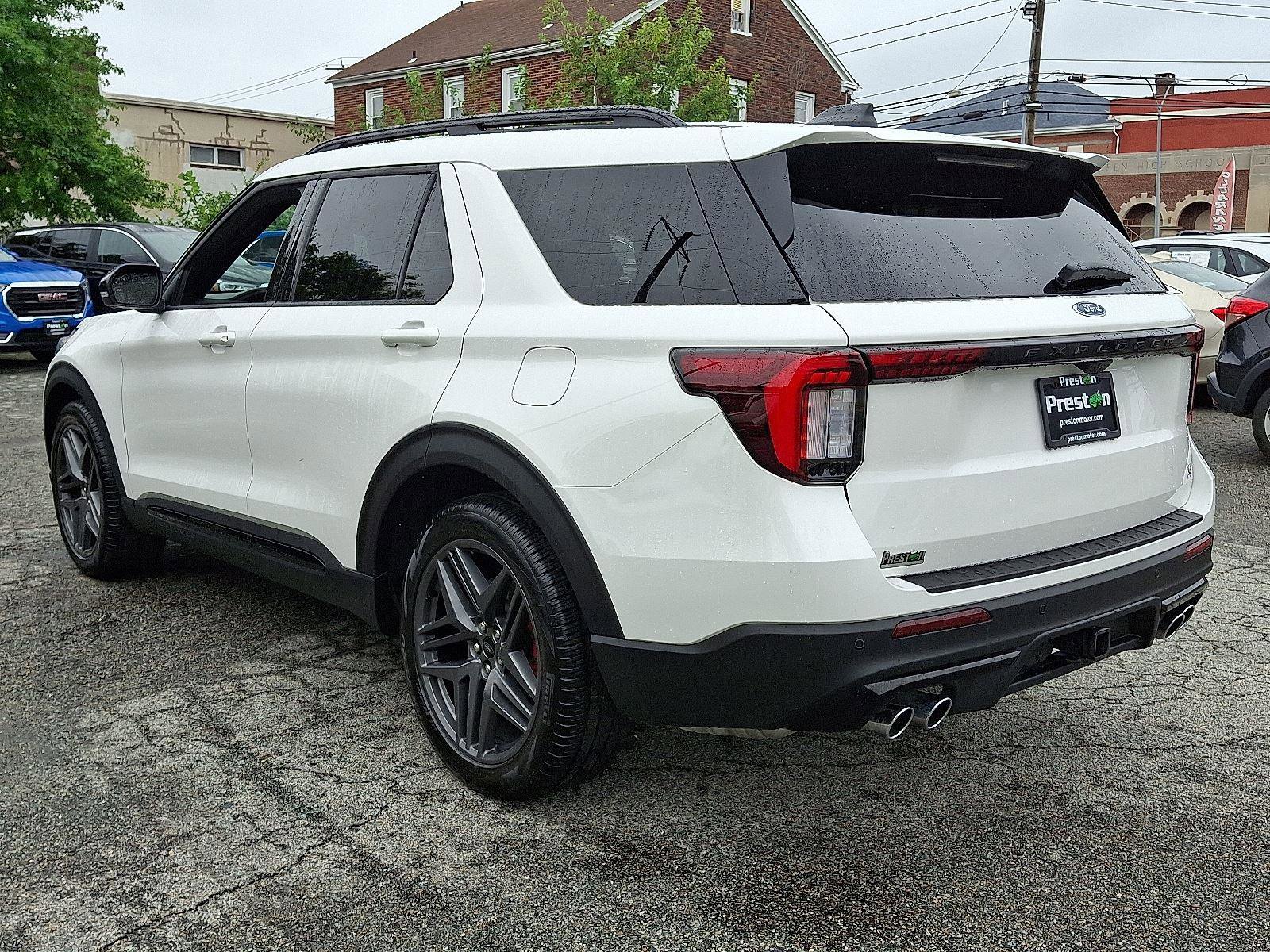 Used 2025 Ford Explorer ST w/ Sun And Sound Package image 6