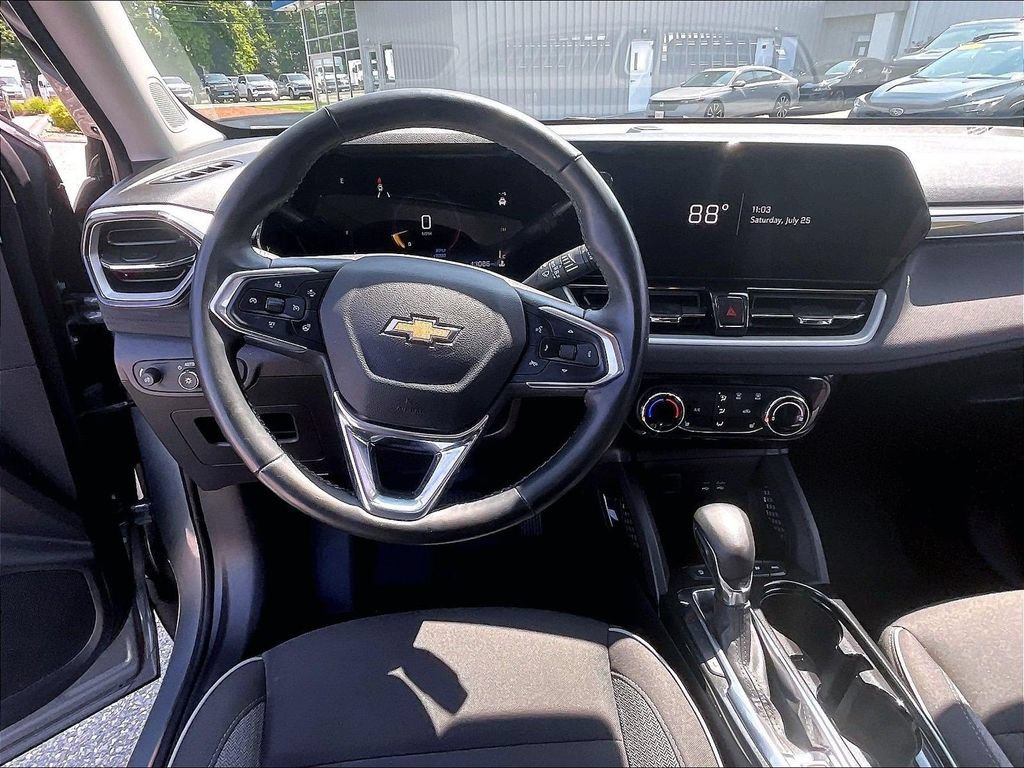 Used 2024 Chevrolet TrailBlazer LT w/ LT Cold Weather Package AWD/4WD image 17