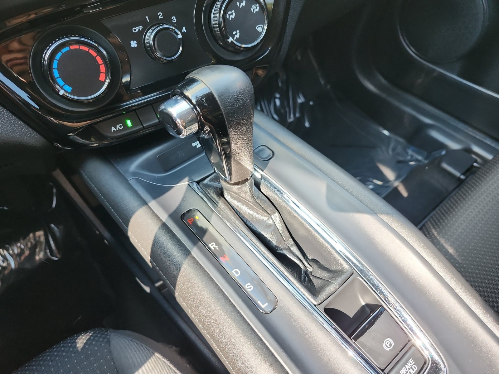 Used 2021 Honda HR-V LX image 17