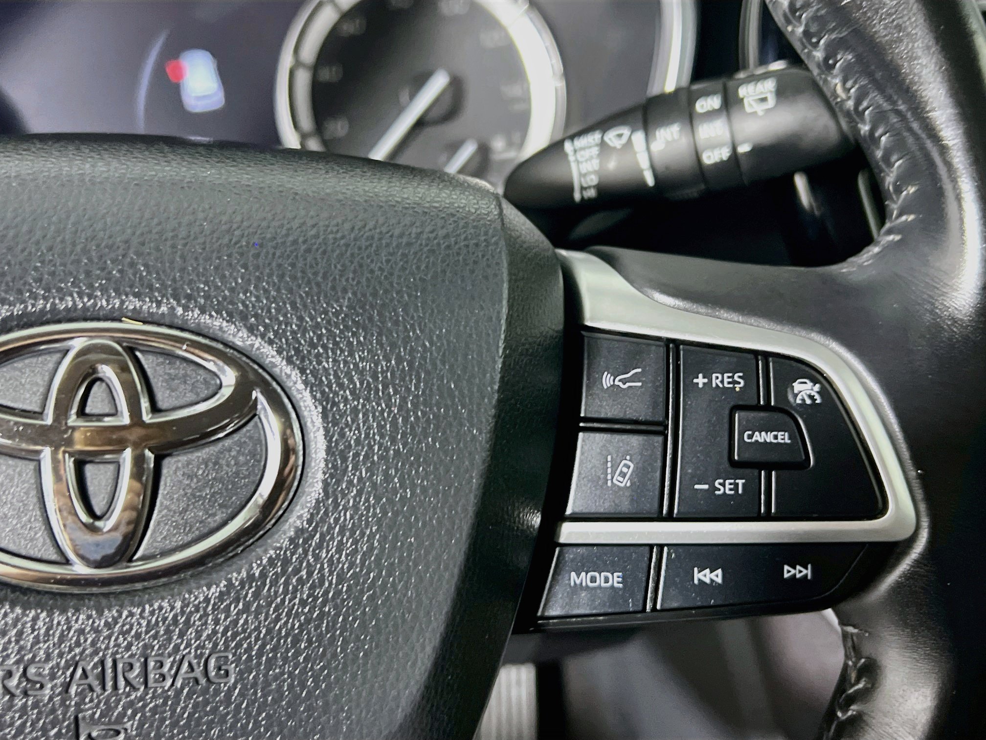 Used 2022 Toyota Highlander XLE FWD image 19
