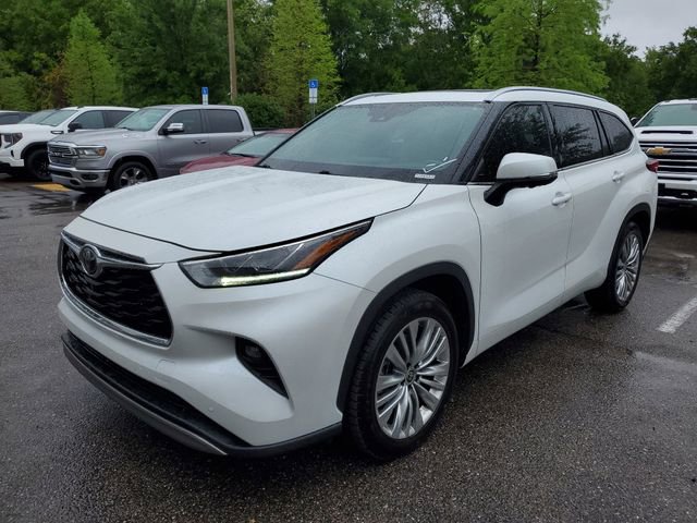 Used 2023 Toyota Highlander Platinum video 2