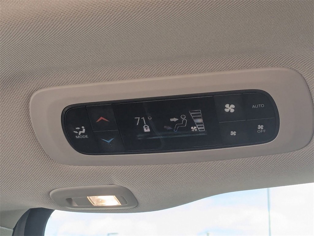 Used 2023 Chrysler Pacifica Limited image 29