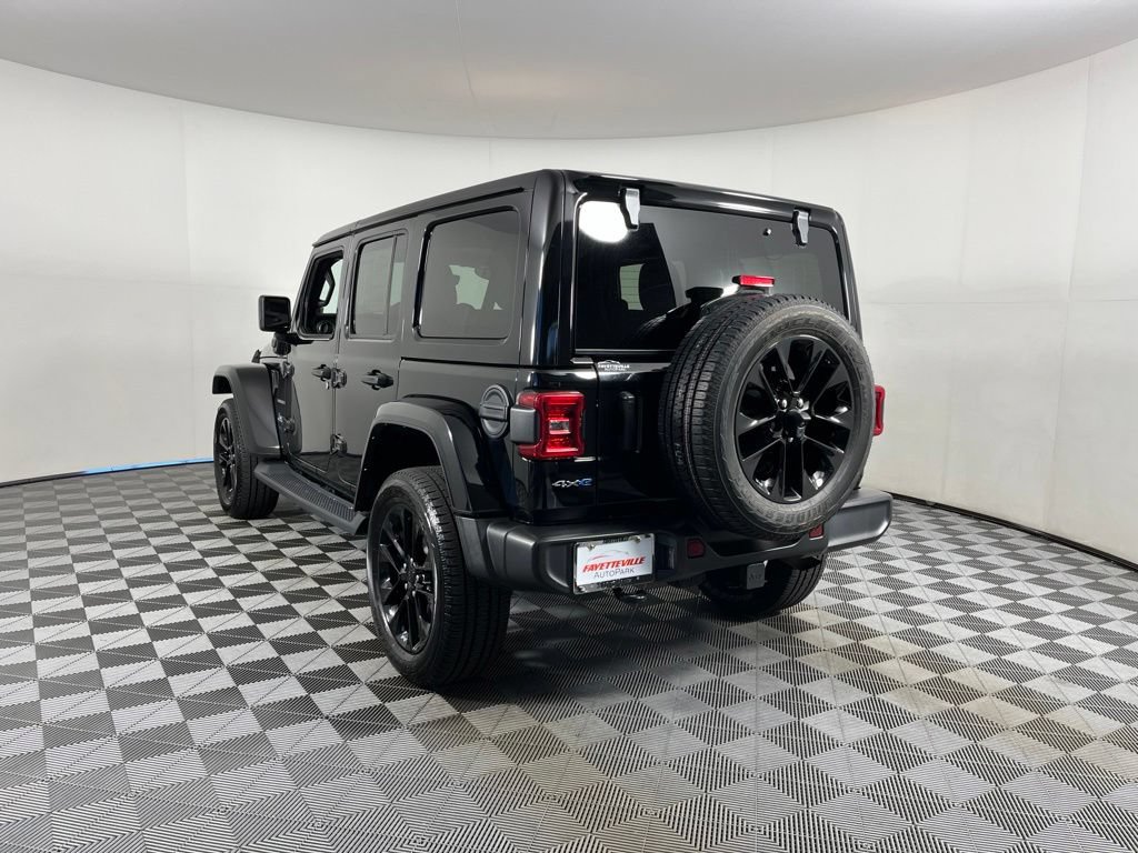 Used 2021 Jeep Wrangler Unlimited Sahara w/ Cold Weather Group AWD/4WD image 16