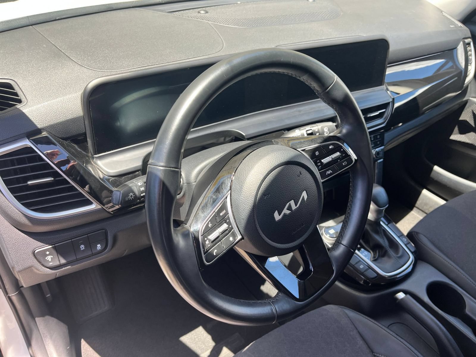 Used 2025 Kia Seltos S FWD image 34