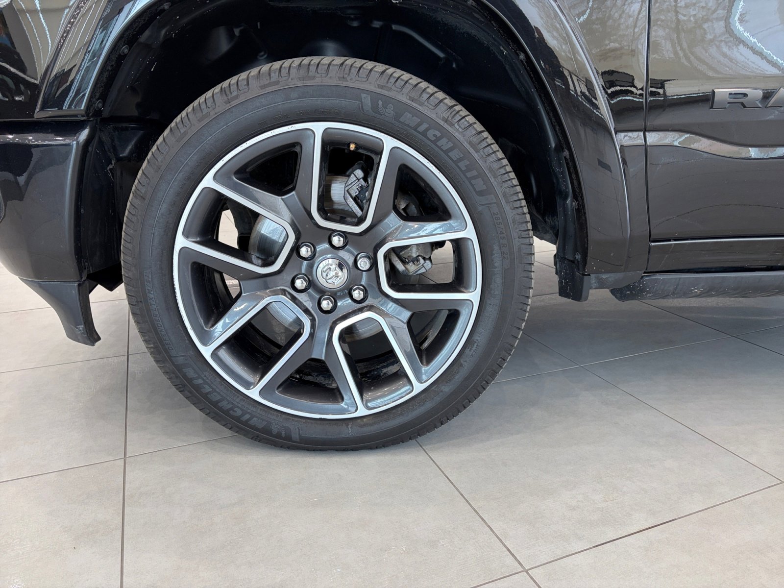 Used 2019 RAM 1500 Laramie AWD/4WD image 8
