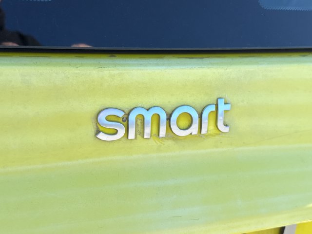 Used 2010 smart fortwo pure RWD image 12
