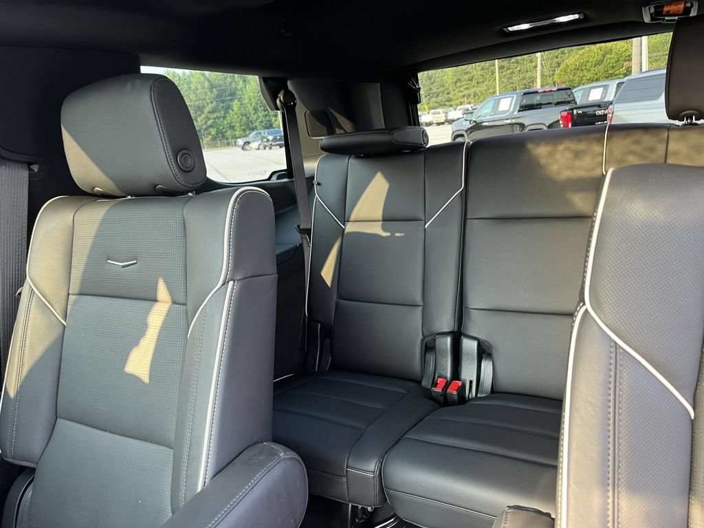 Used 2023 Cadillac Escalade Premium Luxury AWD/4WD image 16