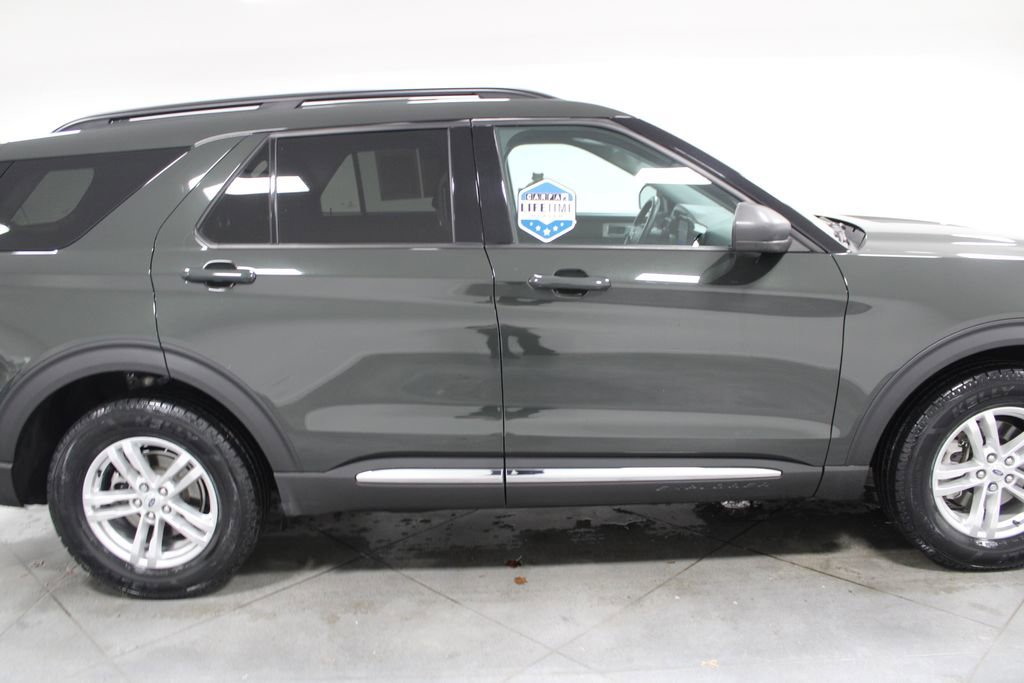 Used 2023 Ford Explorer XLT image 11