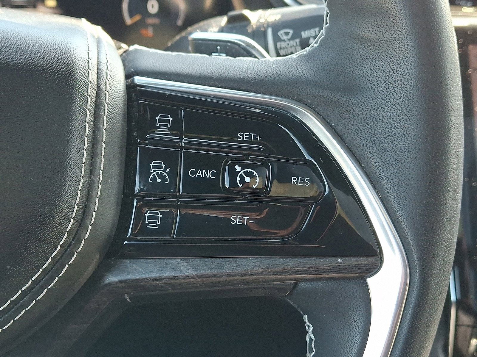 Used 2023 Jeep Grand Cherokee Overland AWD/4WD image 22