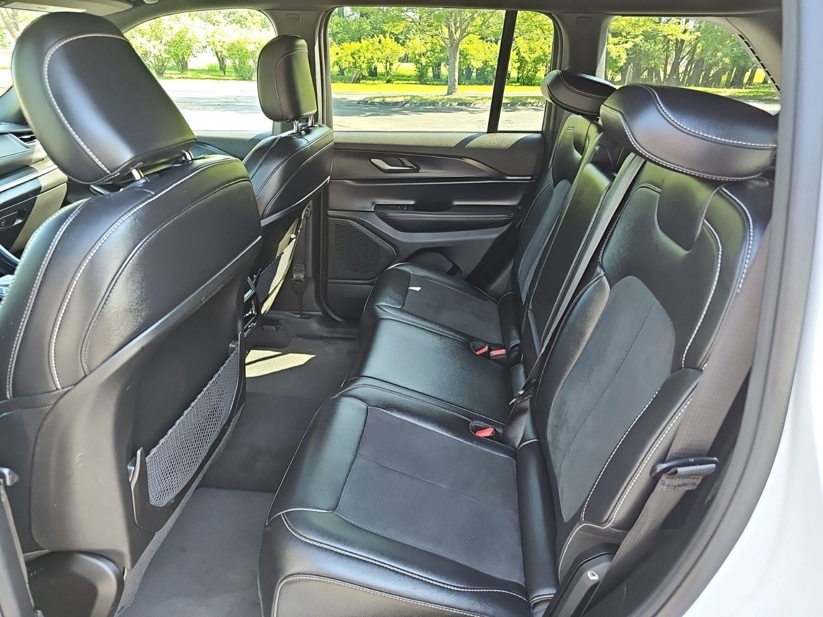 Used 2025 Jeep Grand Cherokee Altitude AWD/4WD image 18