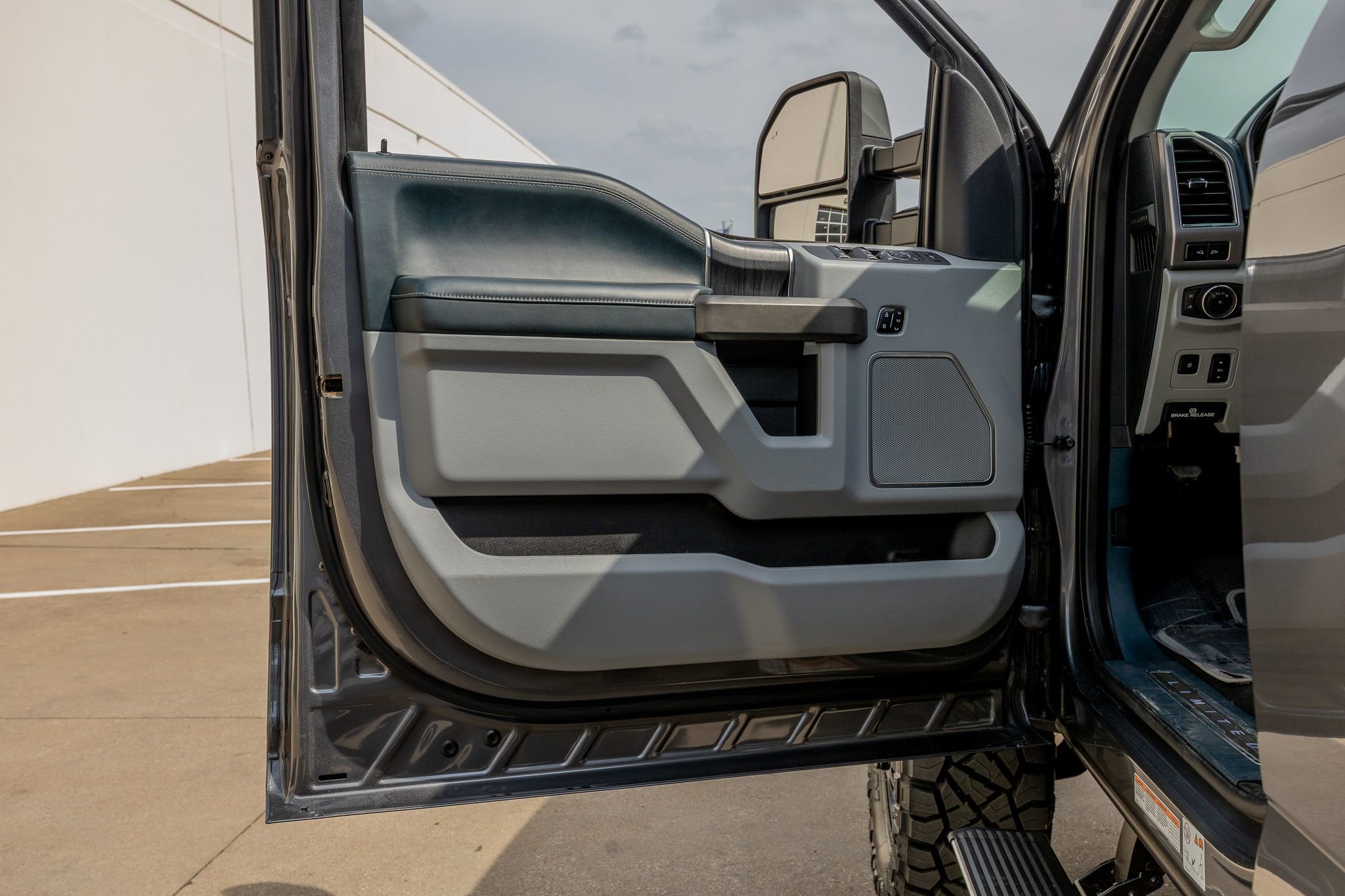 Used 2022 Ford F450 Limited w/ FX4 Off-Road Package image 37