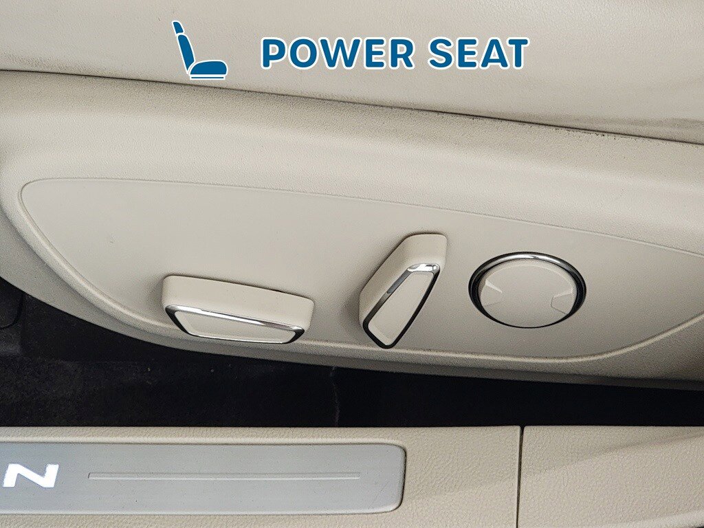 Used 2017 Lincoln MKZ Premiere FWD image 15
