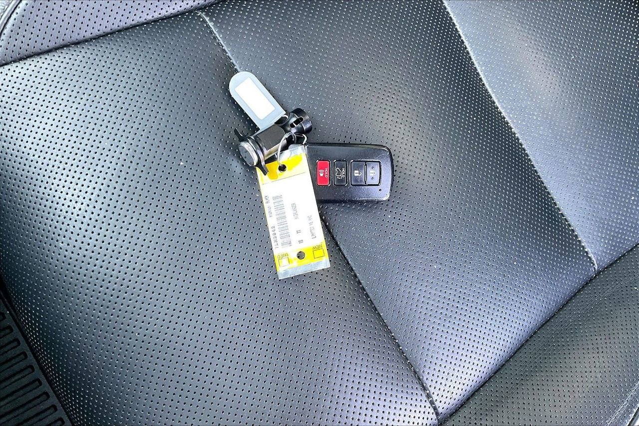 Used 2018 Toyota Highlander Limited image 35