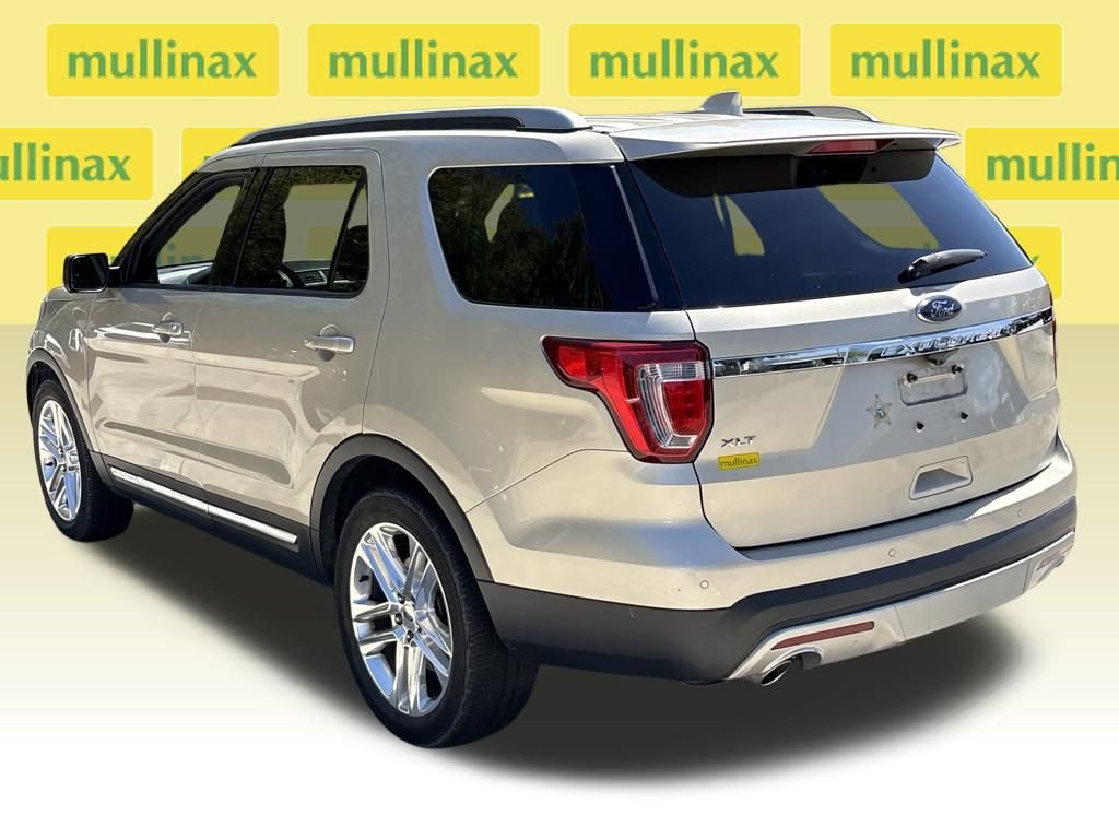 Used 2017 Ford Explorer XLT w/ Equipment Group 202A image 9