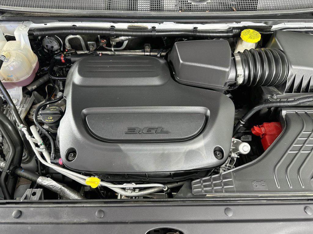 Certified 2024 Chrysler Pacifica Touring-L FWD image 41