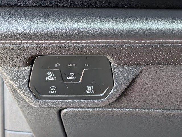 Used 2024 Volkswagen Atlas SE FWD image 23