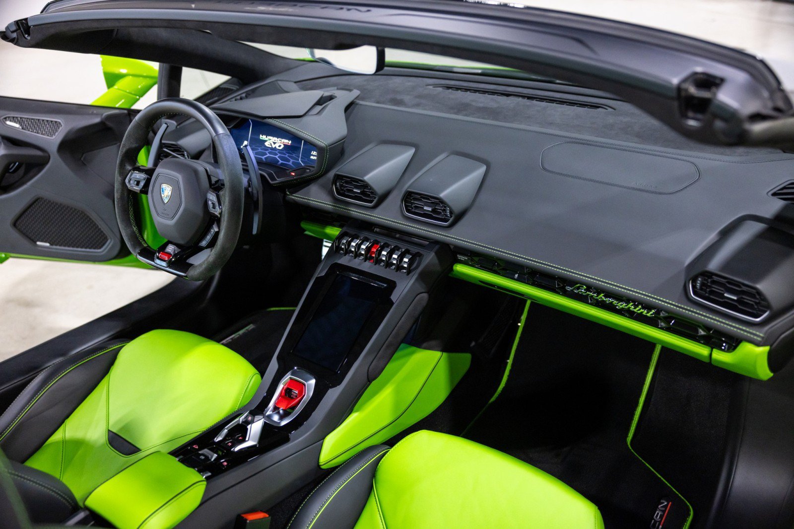 Used 2023 Lamborghini Huracan EVO AWD/4WD image 33