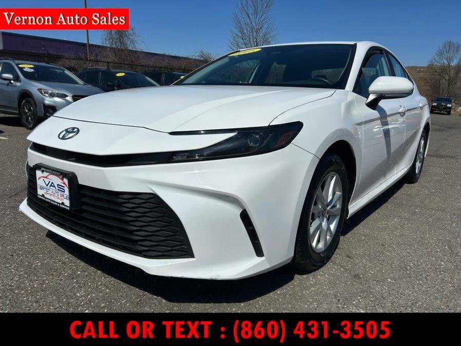 Used 2025 Toyota Camry LE image 1