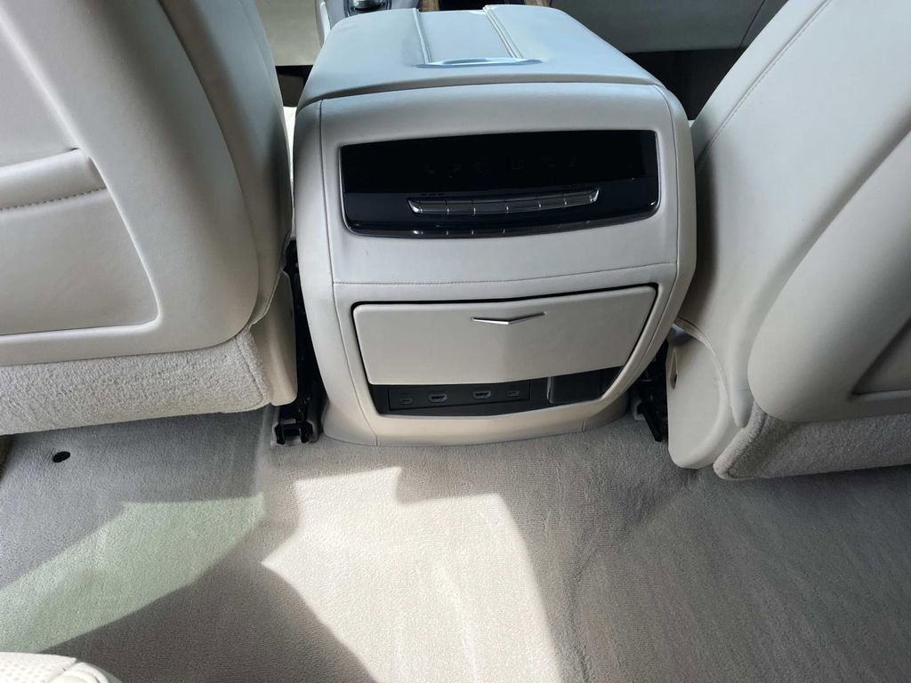 Used 2021 Cadillac Escalade ESV Sport Platinum image 17