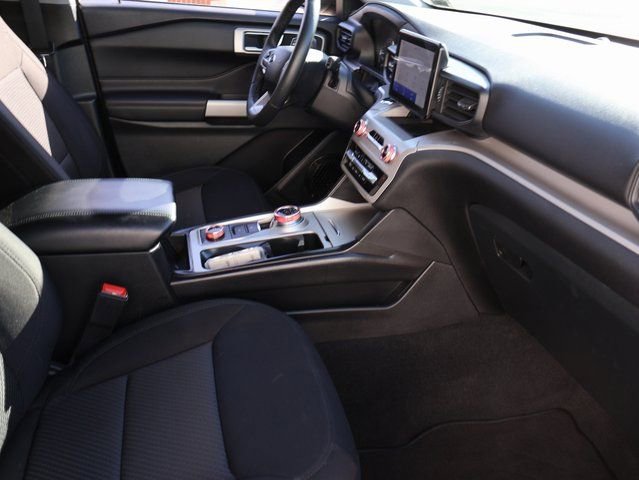 Used 2023 Ford Explorer XLT image 12