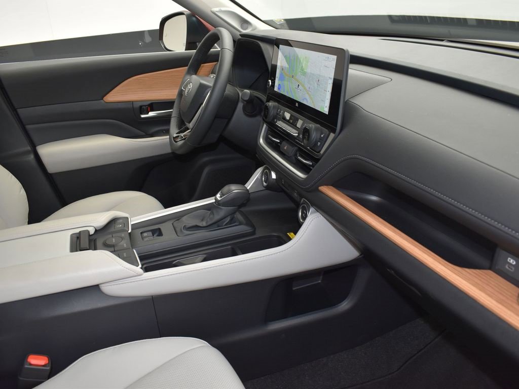 Used 2025 Toyota Grand Highlander FWD image 25