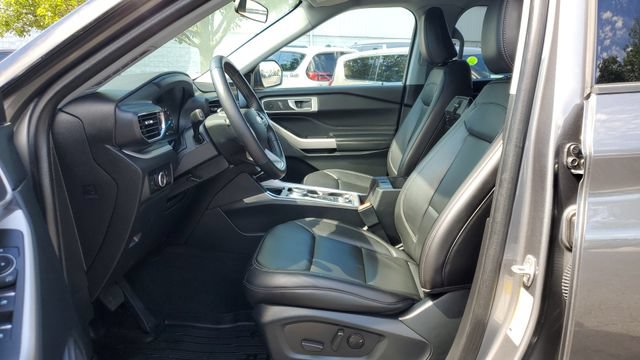 Used 2023 Ford Explorer XLT w/ Equipment Group 202A AWD/4WD image 4
