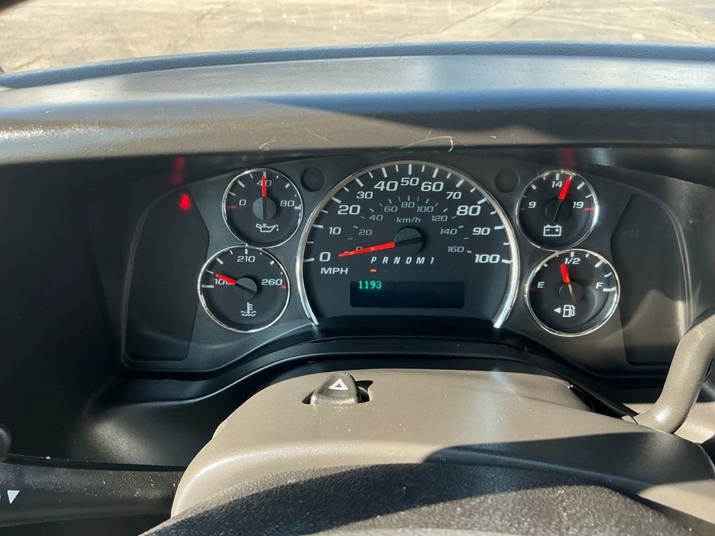 Used 2018 Chevrolet Express 2500 image 19
