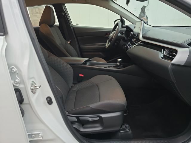 Used 2022 Toyota C-HR XLE image 34