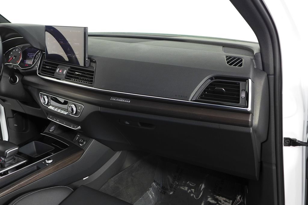 Used 2023 Audi Q5 2.0T Premium w/ Convenience Package image 14