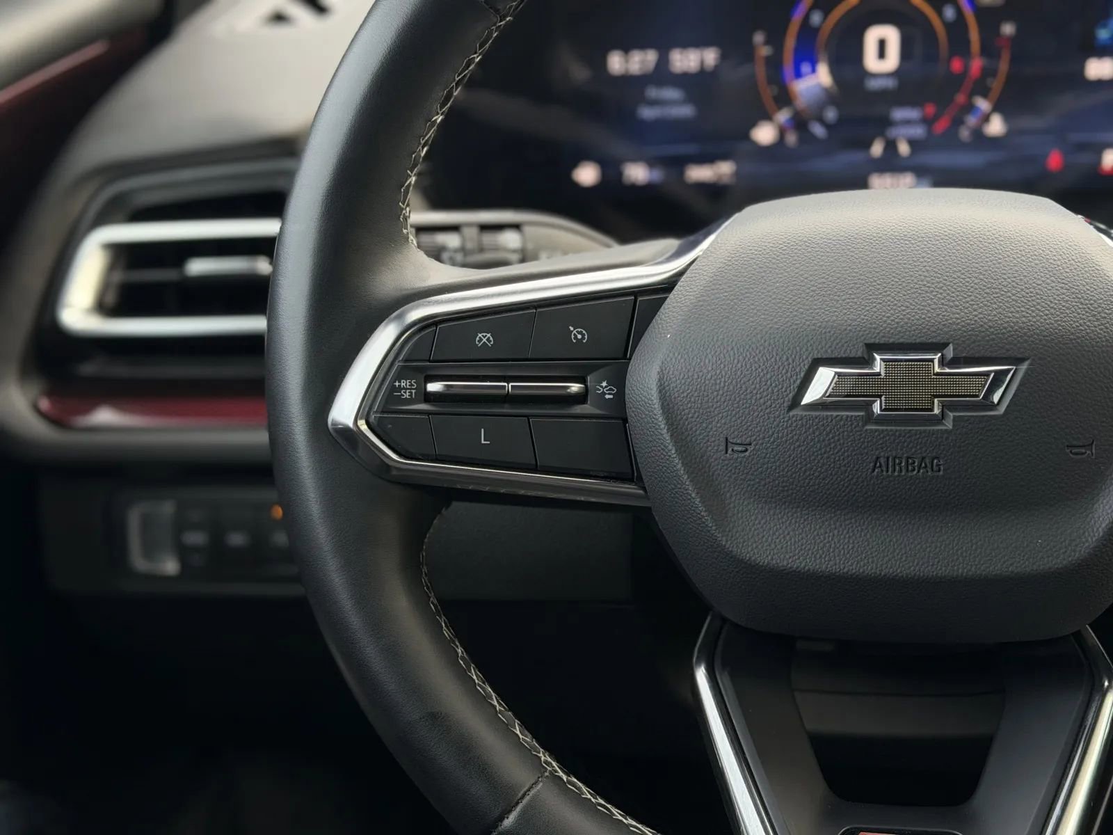 Used 2025 Chevrolet Traverse Z71 w/ Driver Confidence Package AWD/4WD image 25